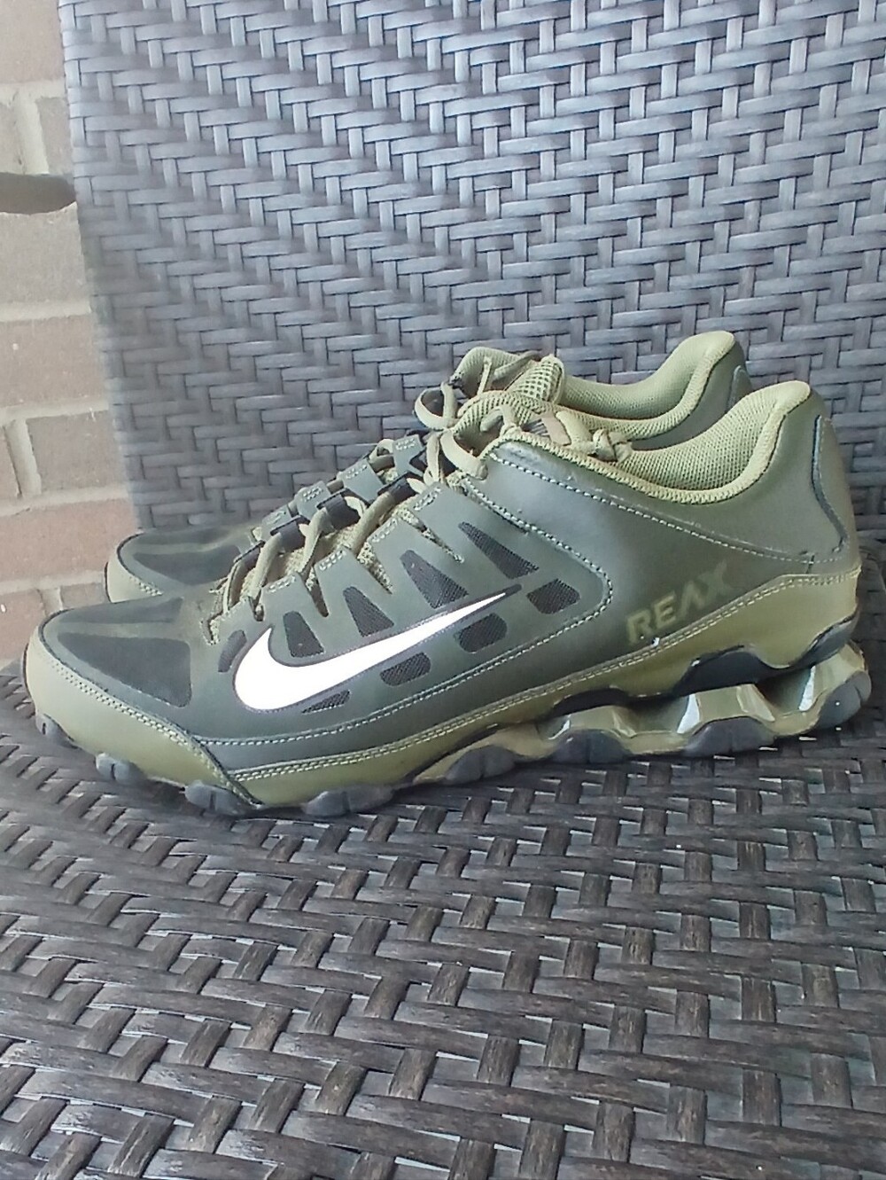 Nike Reax 8 TR Men's Cross-Training Shoes - Olive / Army Green